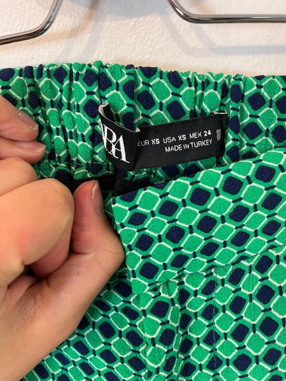 ZARA. Pantalón fluido estampado geométrico. T XS