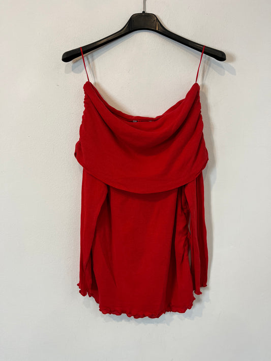 ZARA. Top rojo detalle cuello. T M