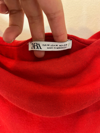 ZARA. Top rojo detalle cuello. T M