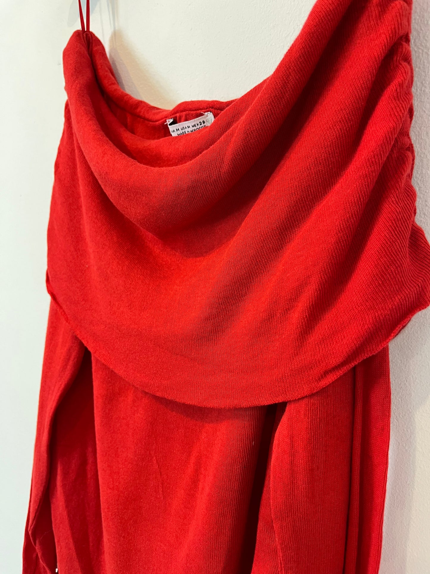 ZARA. Top rojo detalle cuello. T M