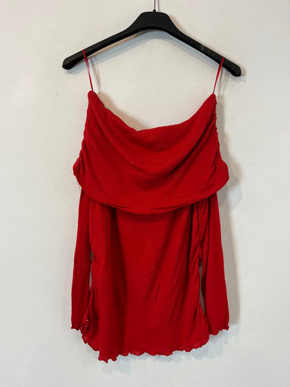 ZARA. Top rojo detalle cuello. T M