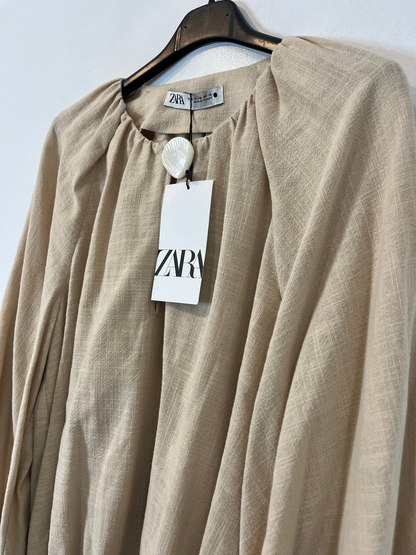 ZARA. Textured beige blouse. TM