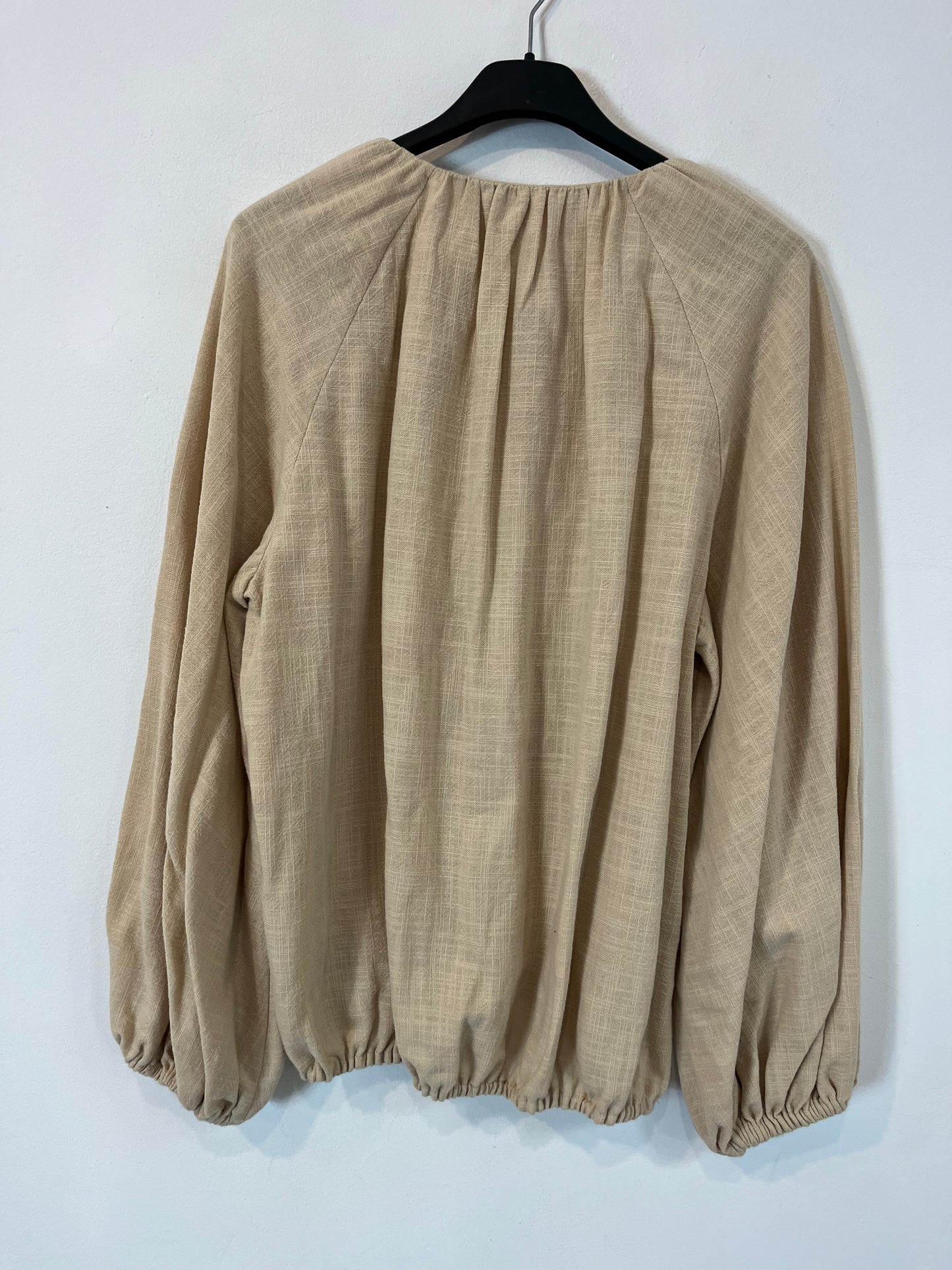 ZARA. Textured beige blouse. TM