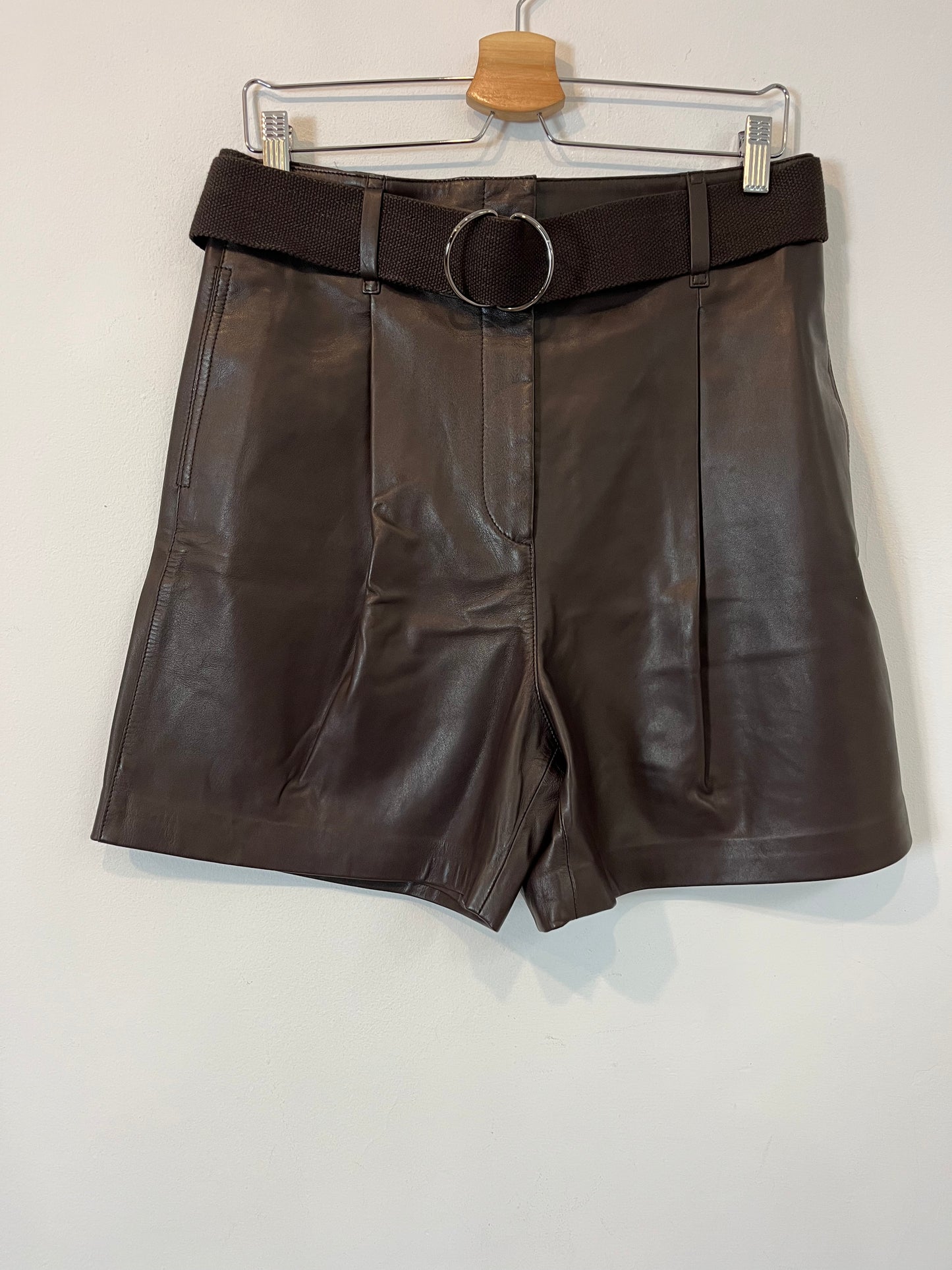 MASSIMO DUTTI. Bermuda piel marrón chocolate. T M