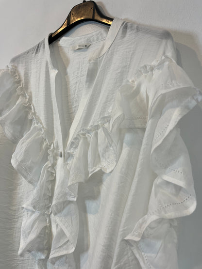 ZARA. Blusa blanca volantes. T M