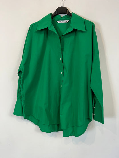 ZARA. Camisa verde algodón. T M