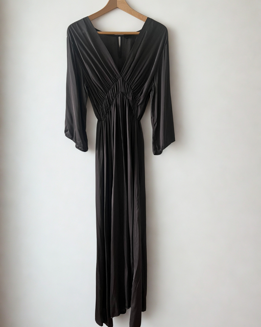 OTRAS. Vestido marrón con seda