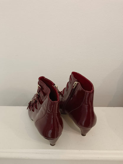 NINE WEST. Burgundy patent leather buttons, size 37.5