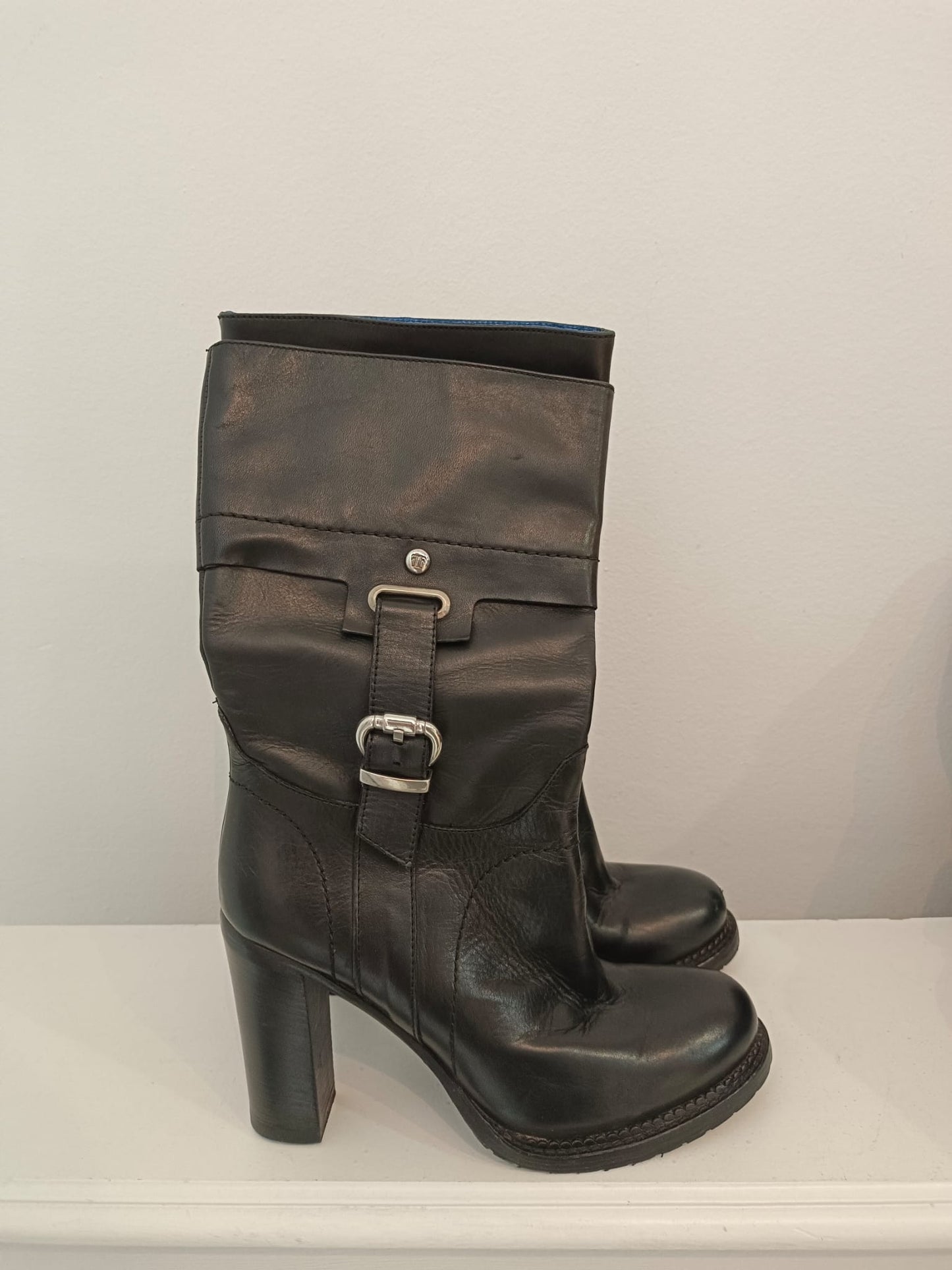 FARRUTX. Botas negras hebilla T.38