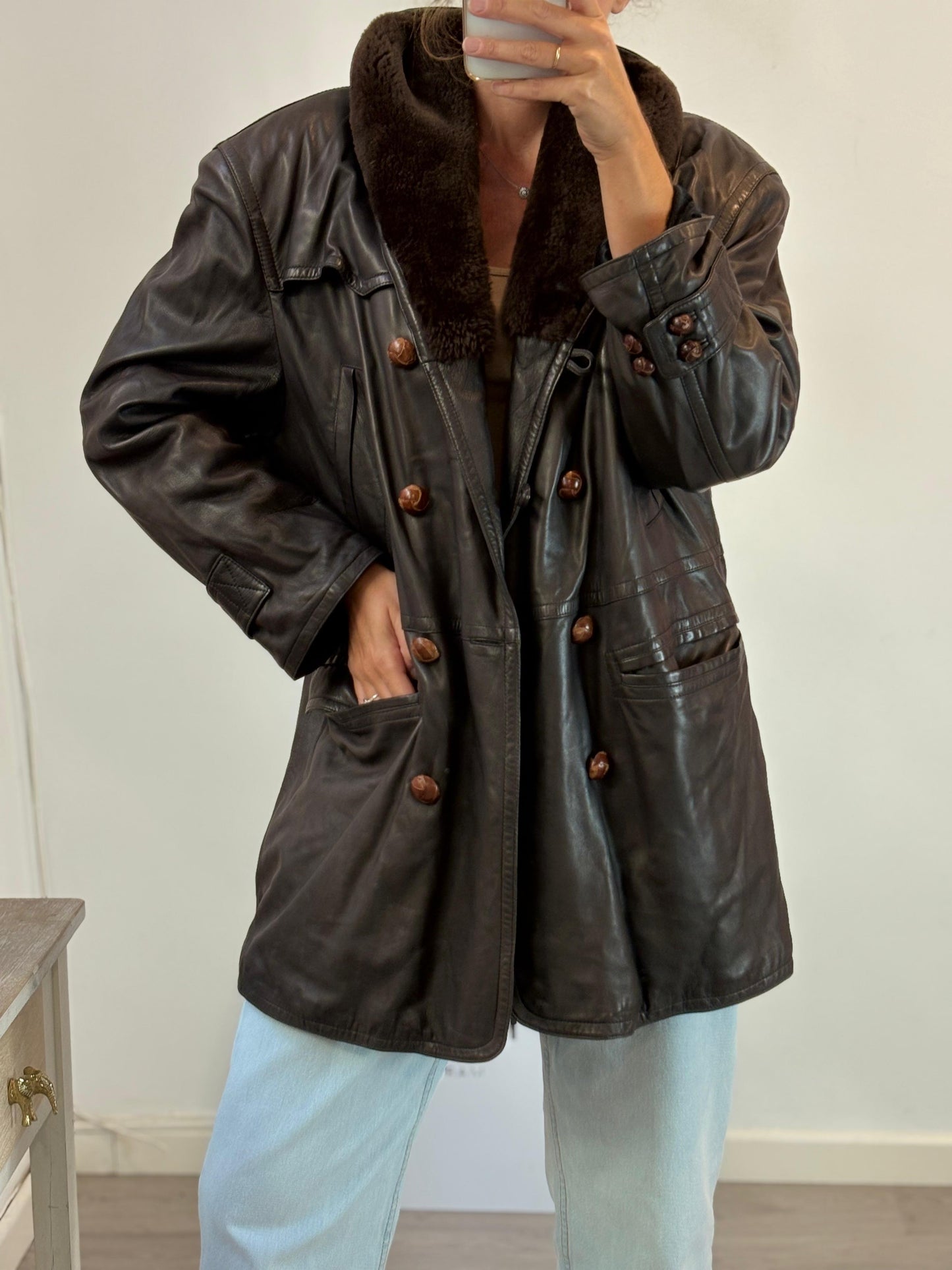 JIL SANDER. Abrigo marrón piel. T 40