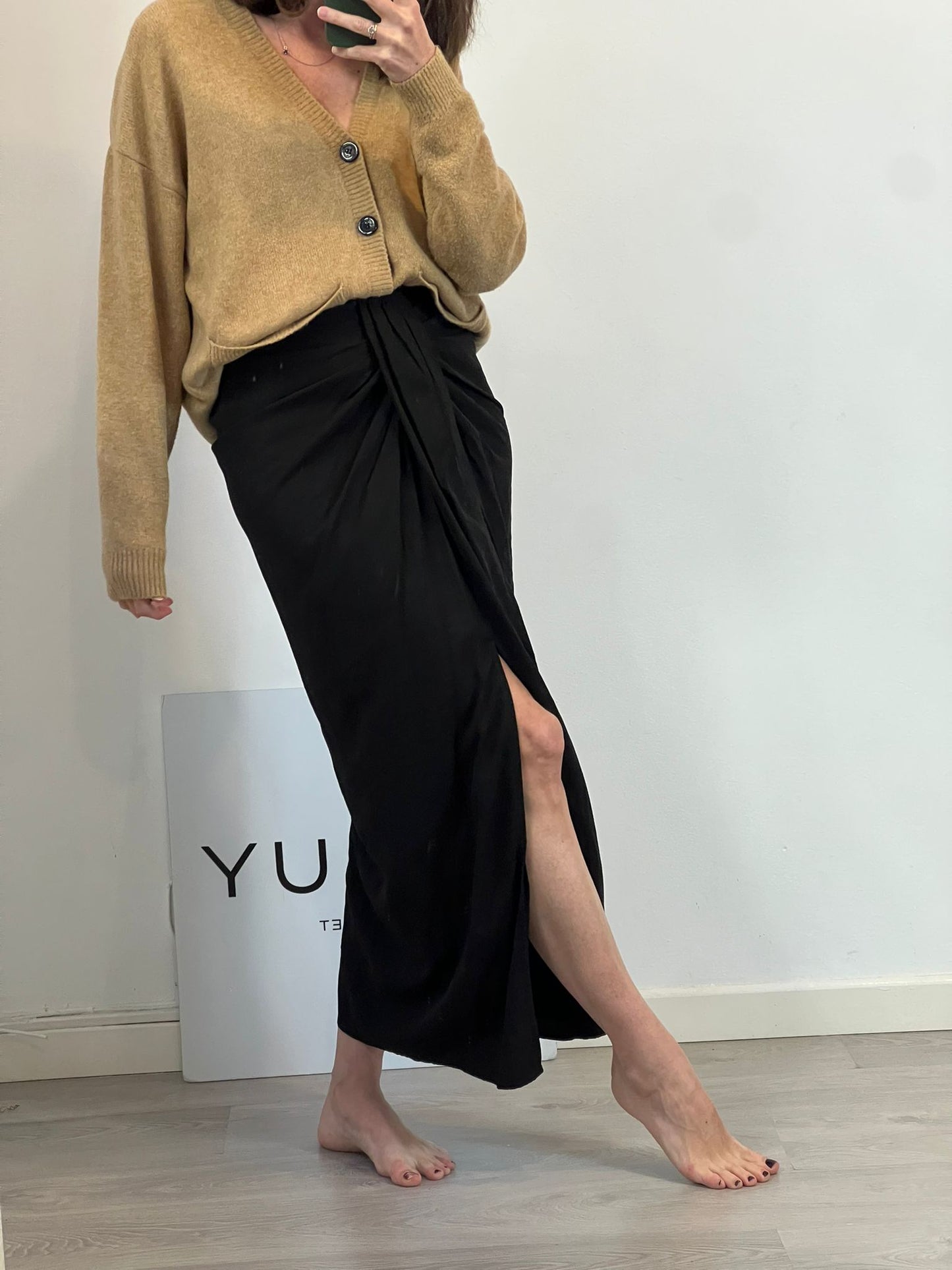 DISSH. Falda negra detalle