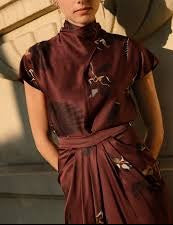 GALCON. Blusa estampada satinada