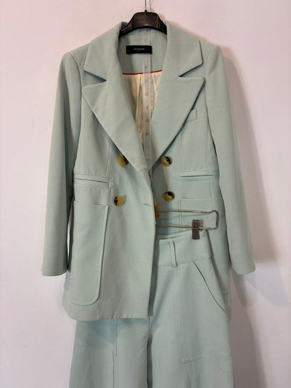 UTERQUE. Total look verde claro chaqueta y pantalón