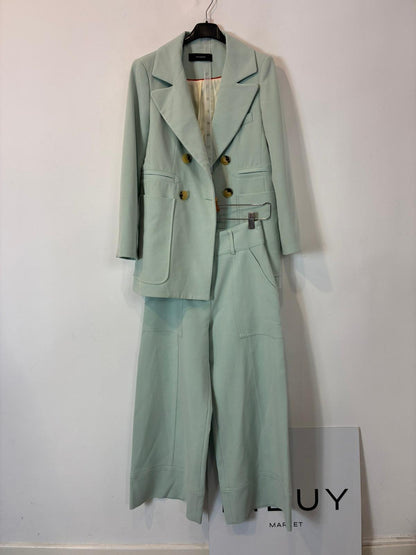 UTERQUE. Total look verde claro chaqueta y pantalón