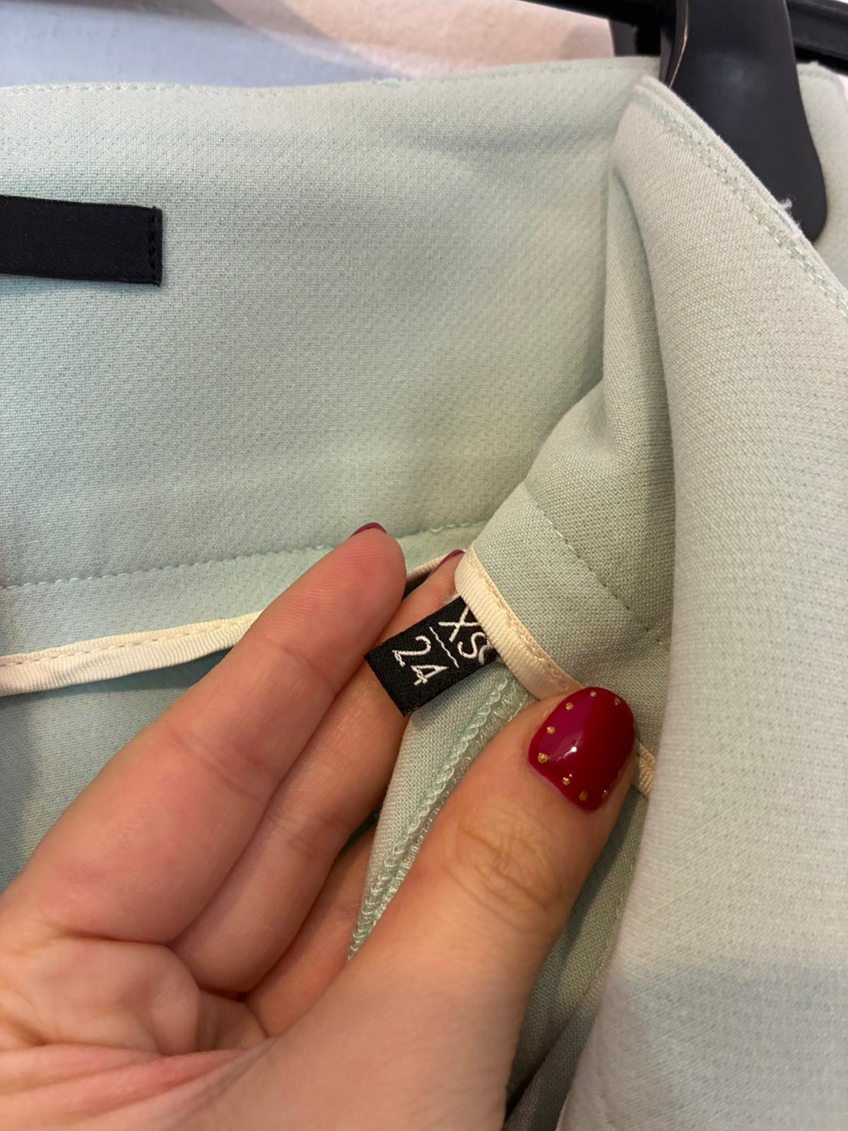 UTERQUE. Total look verde claro chaqueta y pantalón