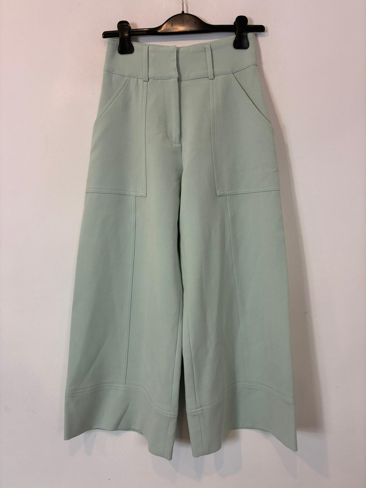 UTERQUE. Total look verde claro chaqueta y pantalón