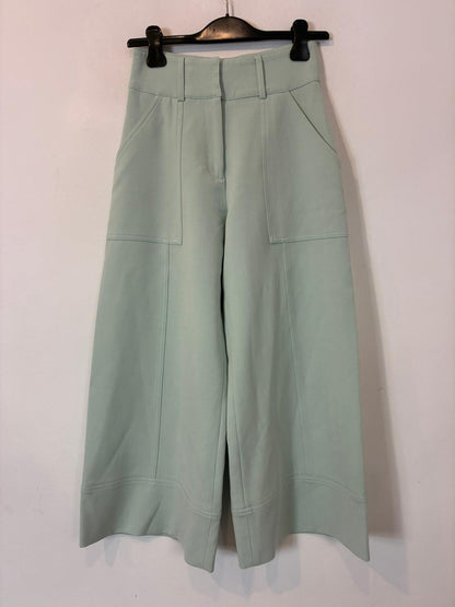 UTERQUE. Total look verde claro chaqueta y pantalón