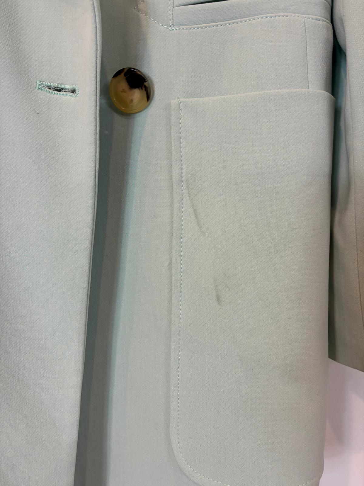 UTERQUE. Total look verde claro chaqueta y pantalón