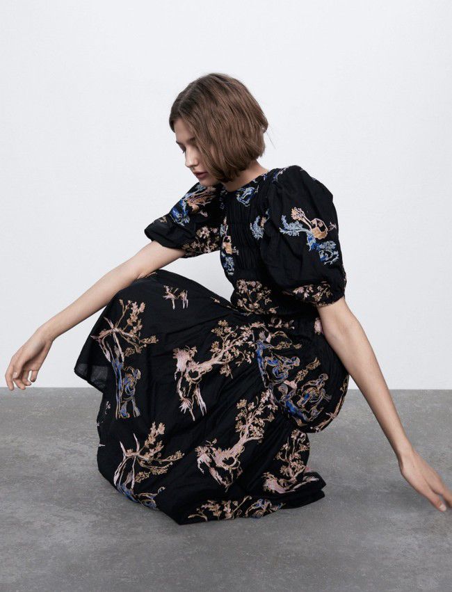 ZARA. Vestido midi negro con bordados florales