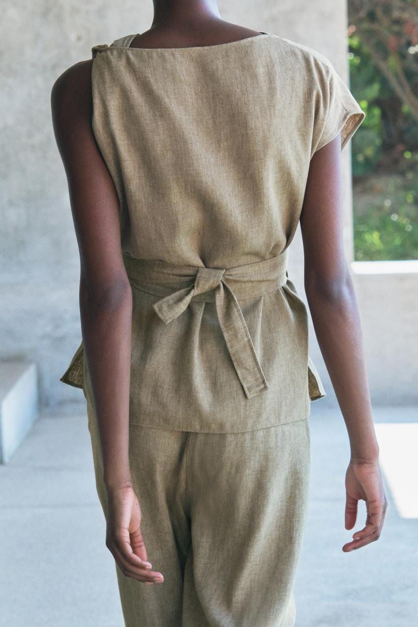 ZARA. Conjunto de lino marrón