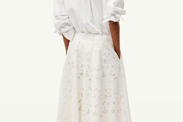 H&M. Falda blanca larga de encaje