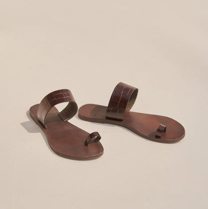 MANEBÍ. Sandalias diseño cuero con estampado