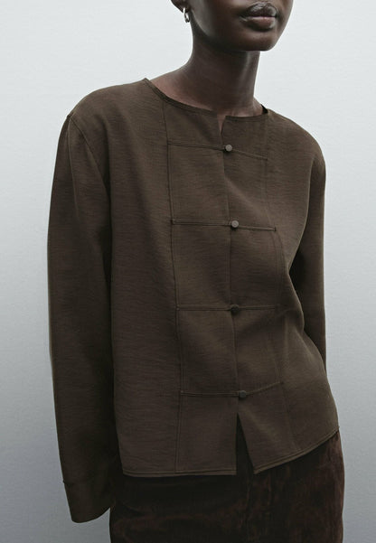 MASSIMO DUTTI. Blusa marrón detalle botones revestidos
