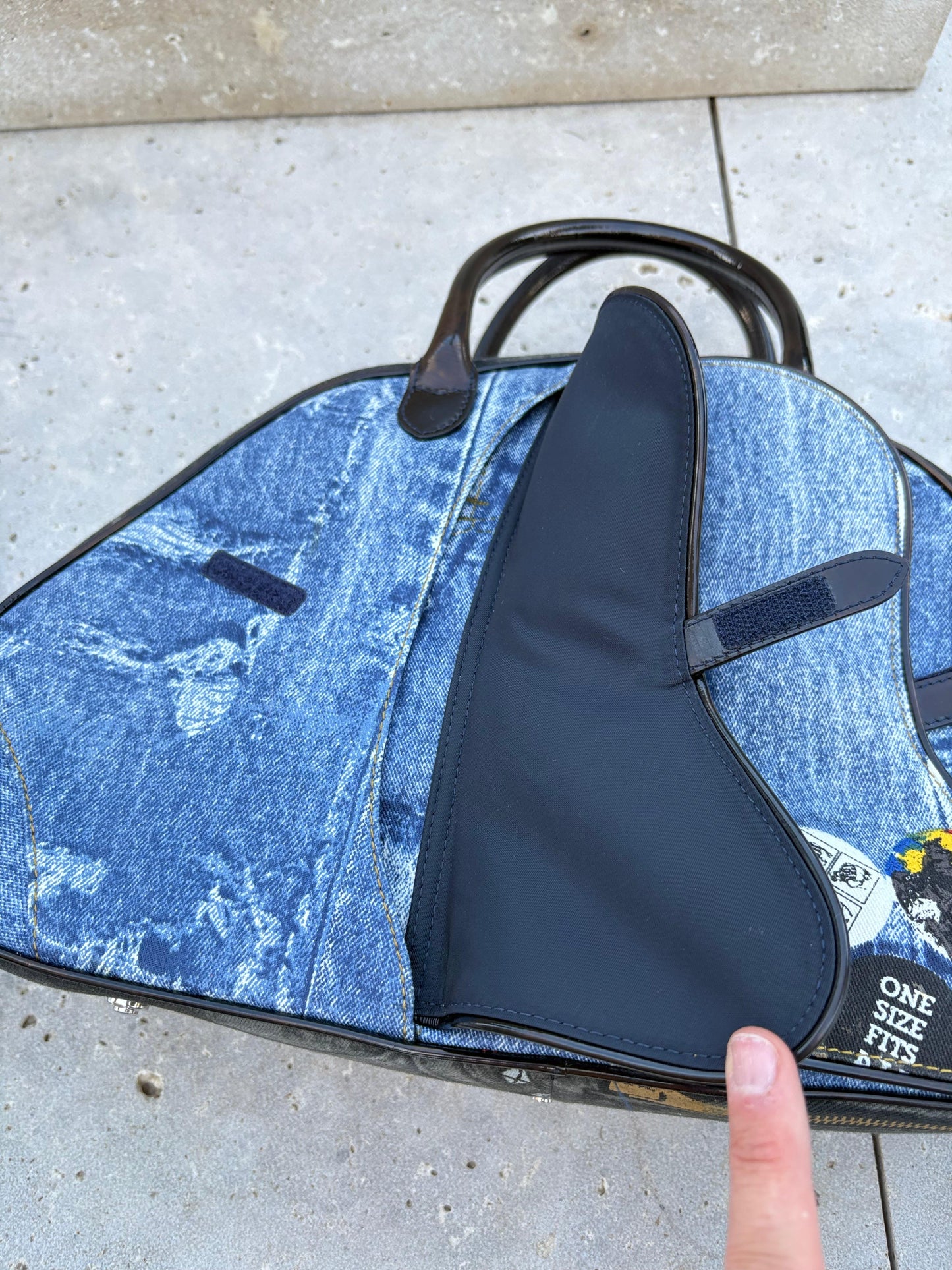 CHRISTIAN DIOR. Bolso Speedway Saddle denim
