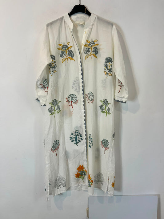 MARÍA DE LA ORDEN. Vestido camisero flores