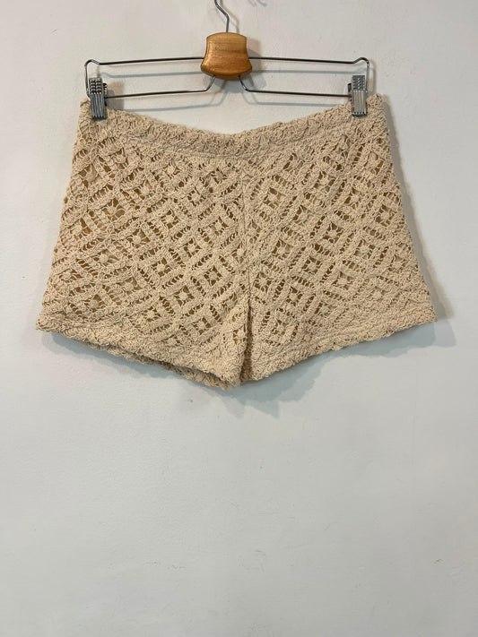 MANGO. Pantalón corto croché
