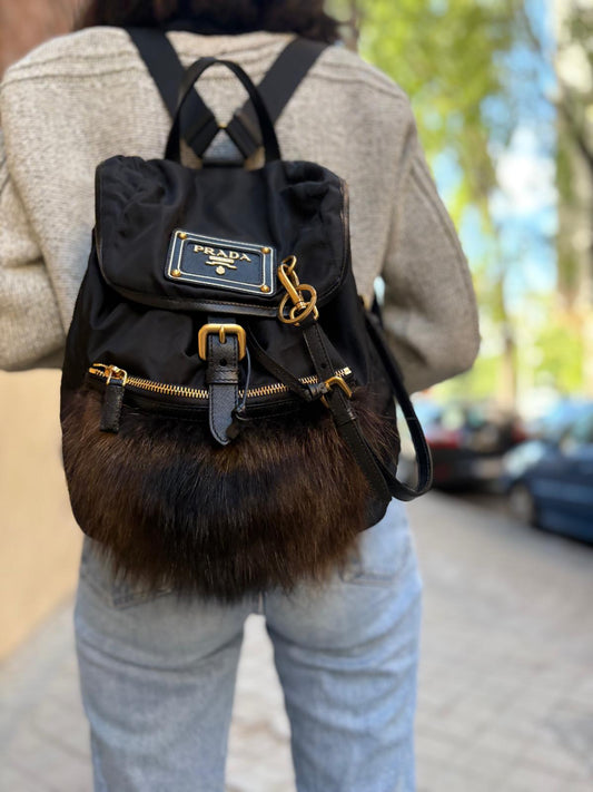 PRADA. Mochila negra detalle bolsillo