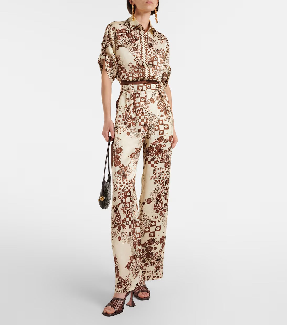ALÉMAIS. Conjunto fluido  satinado estampado