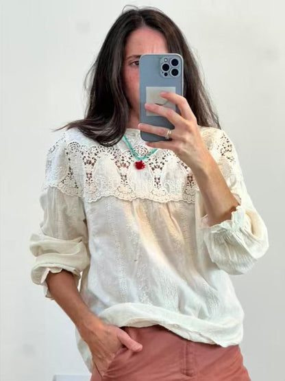 CARLOTA&CO. Blusa color crudo detalles bordados
