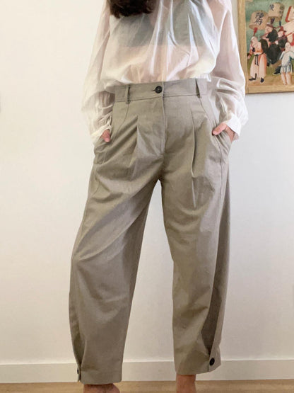 ZARA. Pantalón beige pinzas