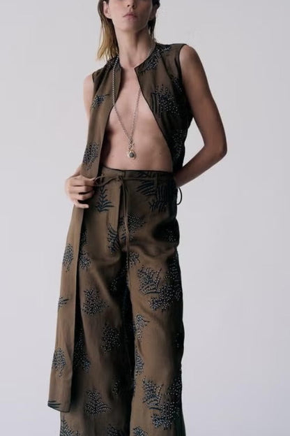 ZARA. Conjunto marrón bordado