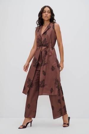 ZARA. Conjunto marrón bordado
