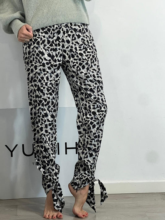 CARMEN MARCH. Pantalón fluido estampado