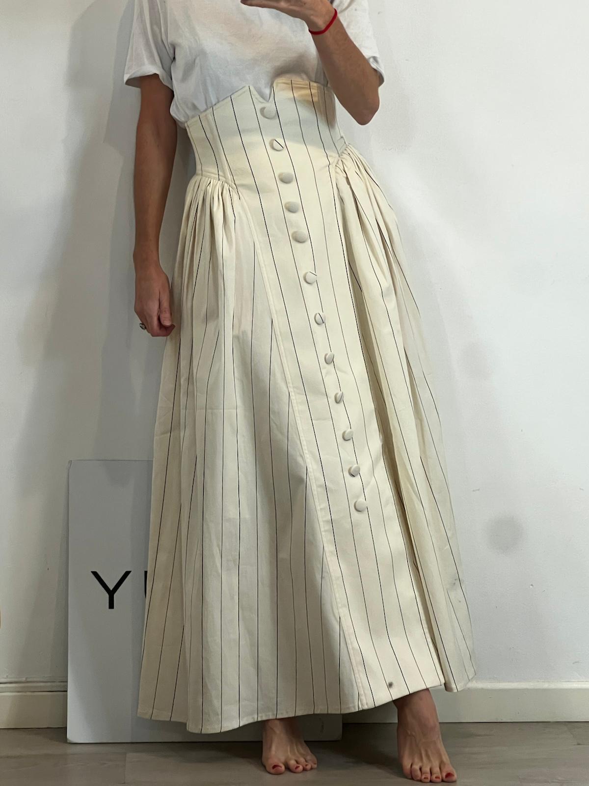 IQ COLLECTION. Falda larga rayas volumen