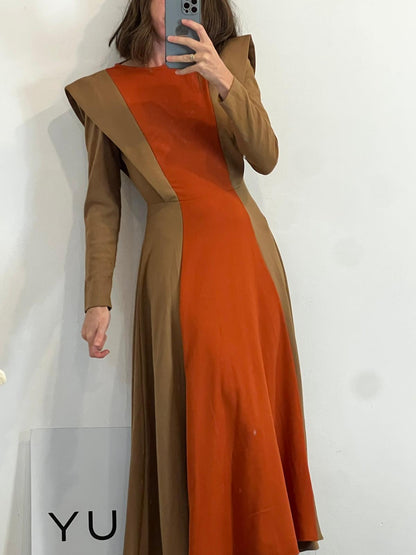 IQ COLLECTION. Vestido midi bicolor vuelo