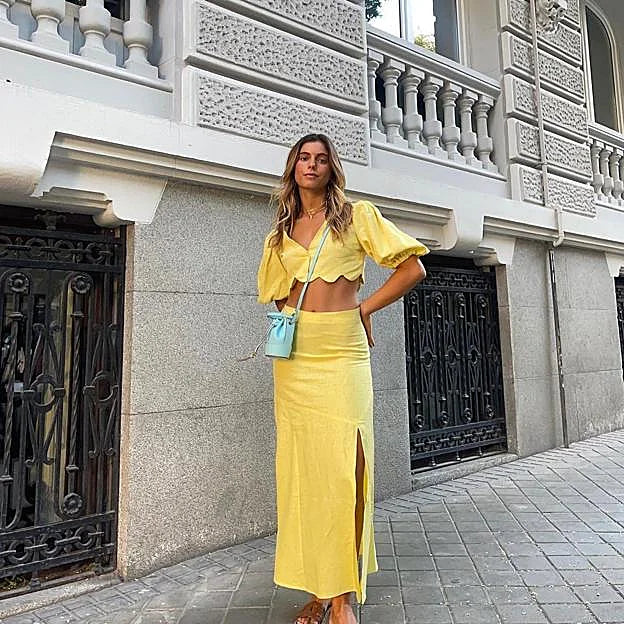LAAGAM. Conjunto amarillo con lino