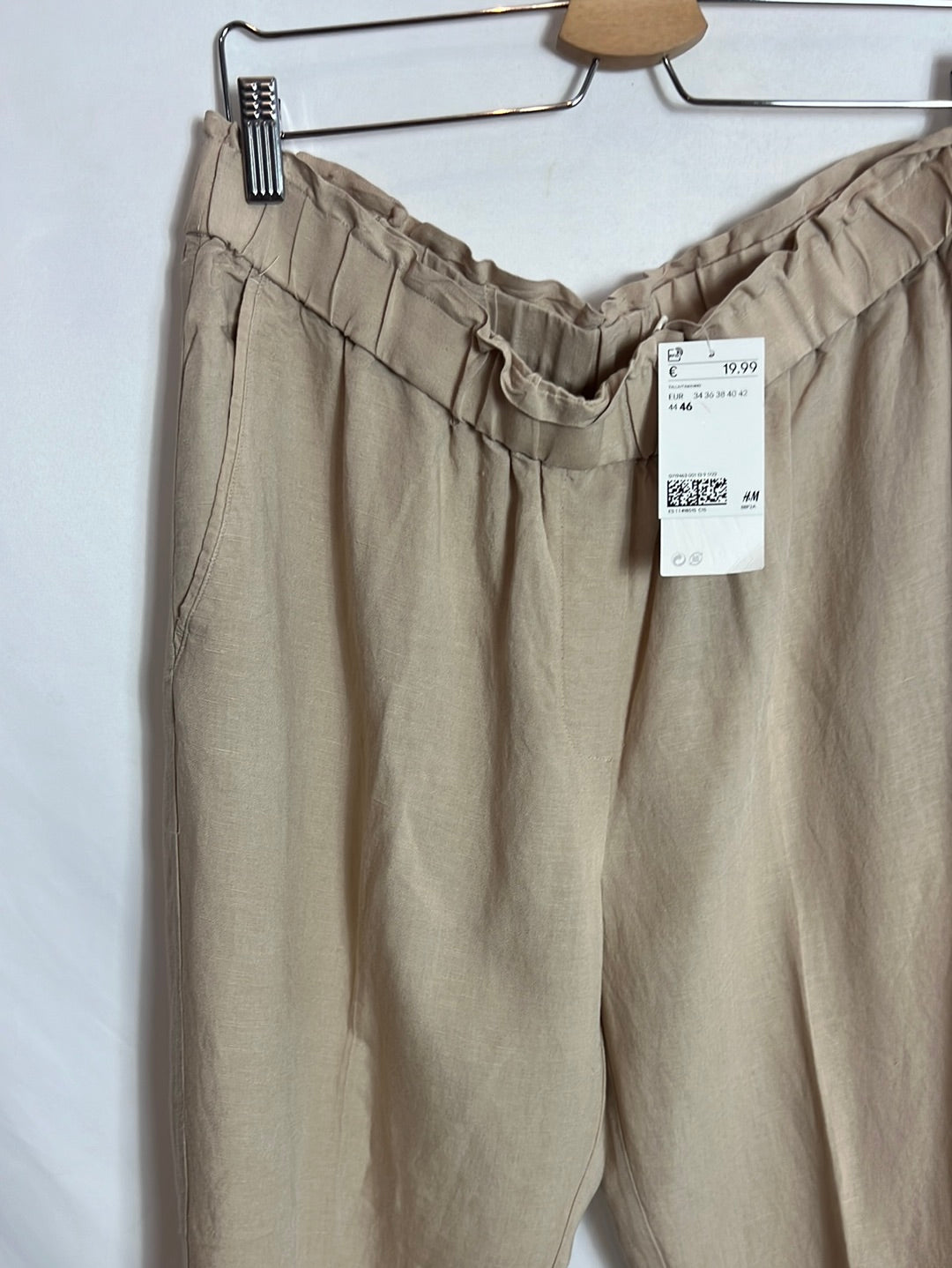 H&amp;M. Beige linen-effect flowing trousers. Size 46