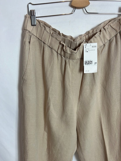 H&amp;M. Beige linen-effect flowing trousers. Size 46