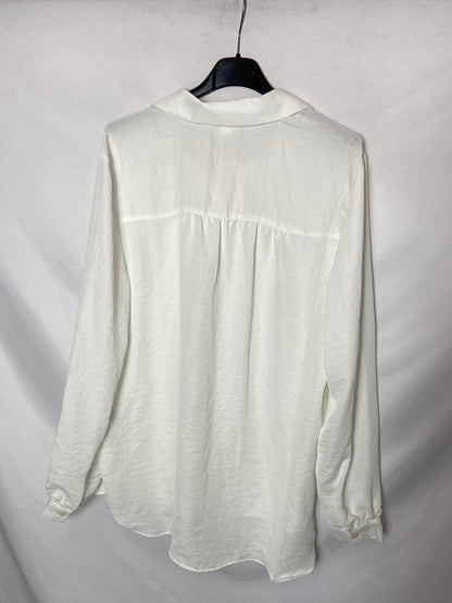 H&amp;M. Flowy white shirt S.46