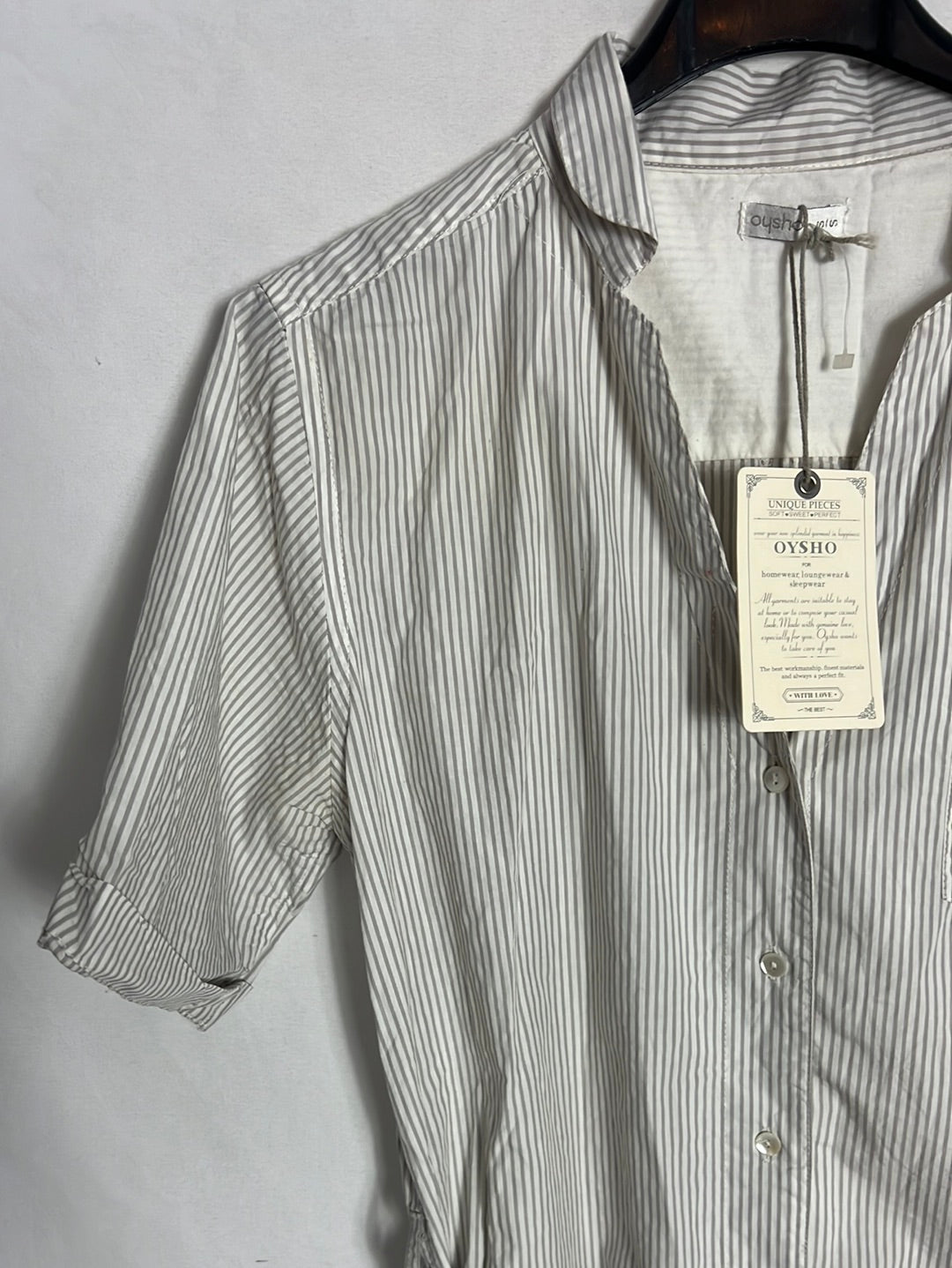 OYSHO. Mono corto blanco rayas grises. T S