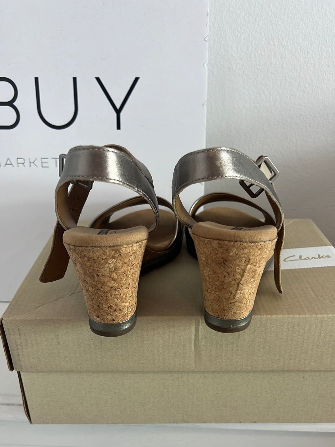 CLARKS. Cuñas plateadas. T 38