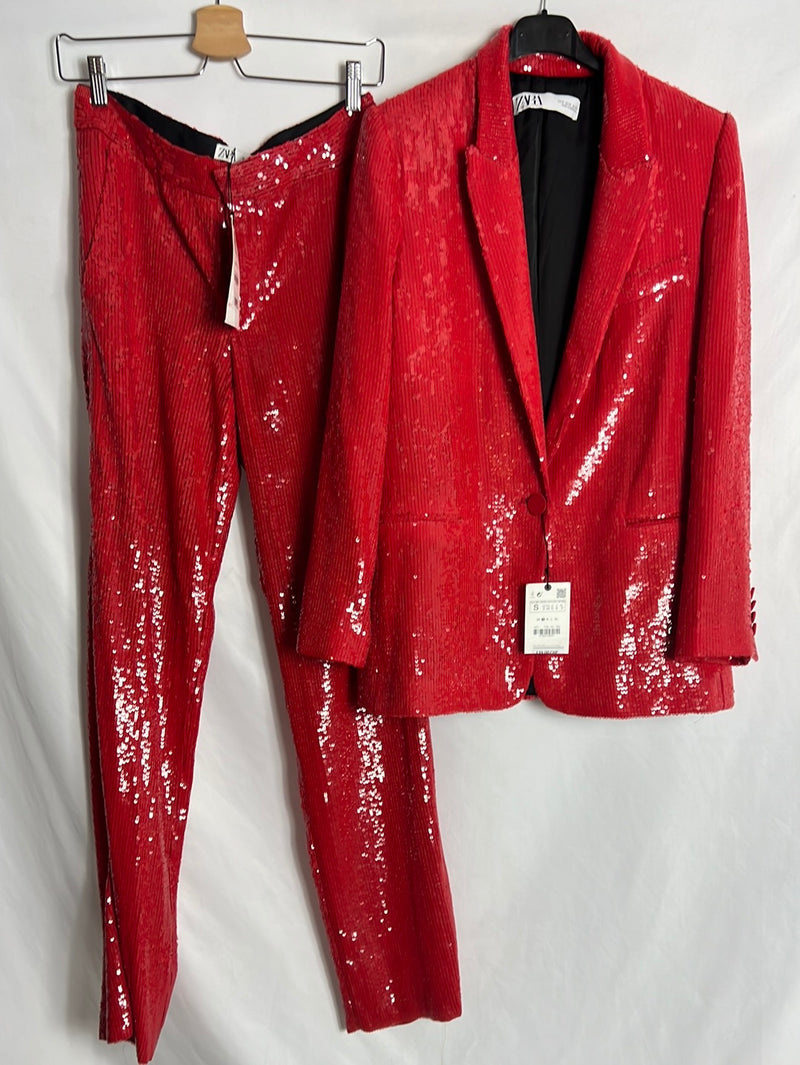 ZARA. Total look blazer y pantalón rojo lentejuelas. T S