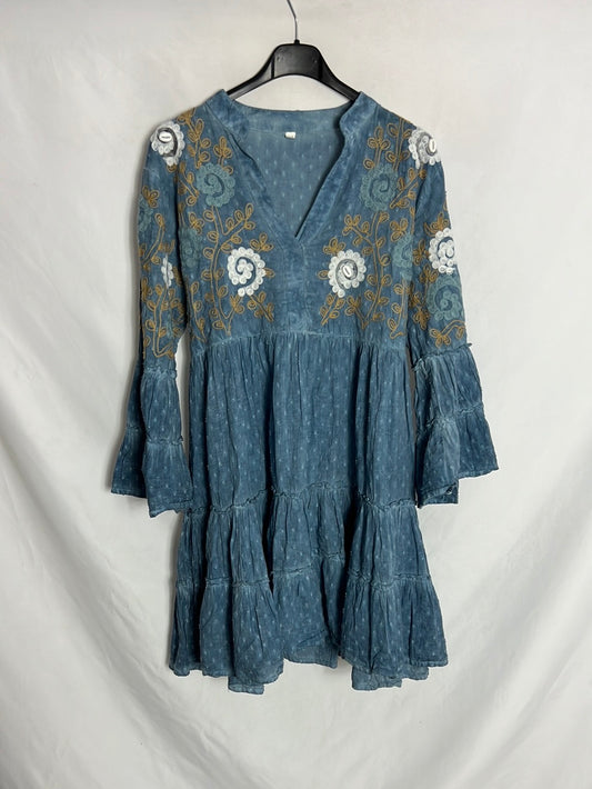 OTRAS. Vestido textura bordados azul claro. T U ( M)