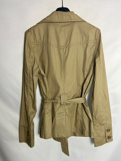 MASSIMO DUTTI. Gabardina corta beige. T M