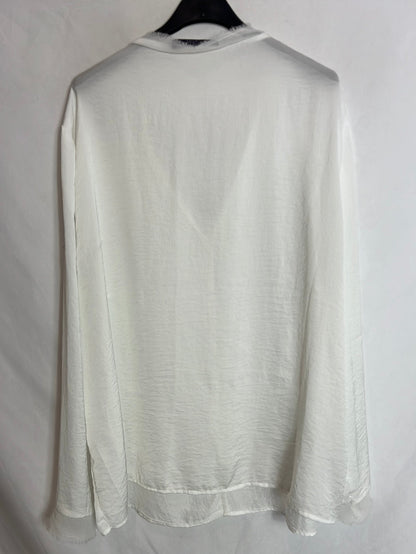 VOLIETA BY MANGO. White wrap blouse with collar and cuff details. Size XL