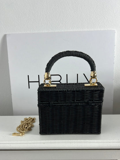 ZARA. Bolso negro mimbre pequeño